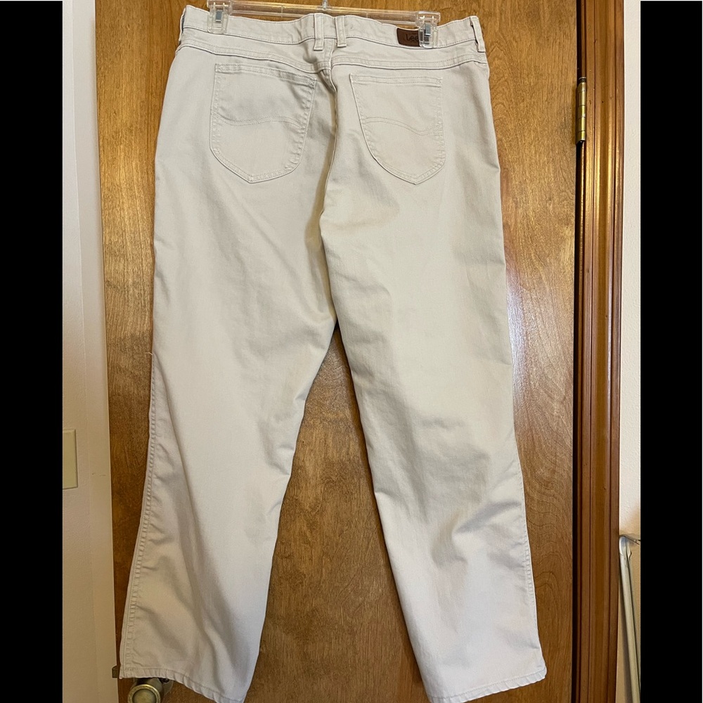 Lee - Picture 2 of 2